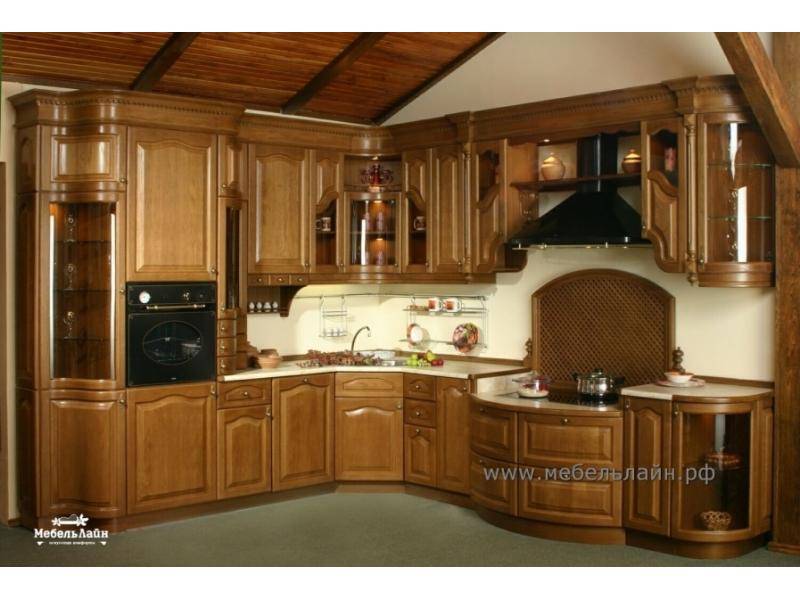 классическая кухня из массива дерева в Хабаровске