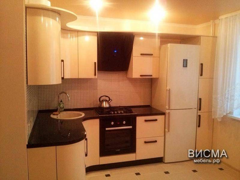 кухня угловая с гнутыми фасадами в Хабаровске