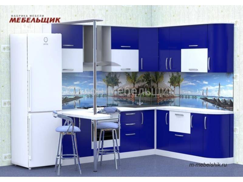 синяя кухня с фасадами из пластика в Хабаровске