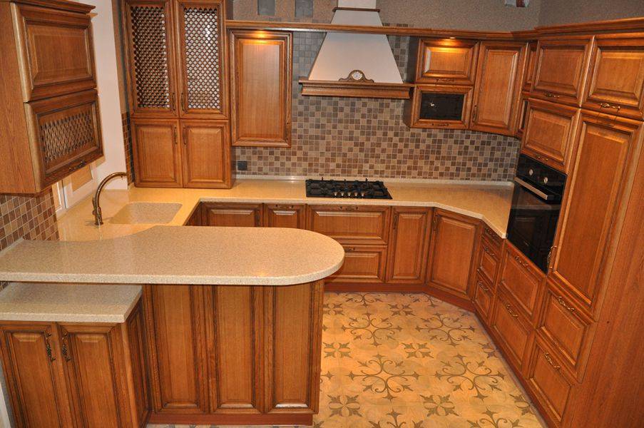 кухня с фасадом из массива дуба в Хабаровске