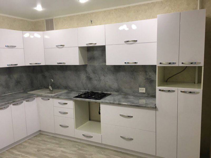 угловая белая кухня в Хабаровске