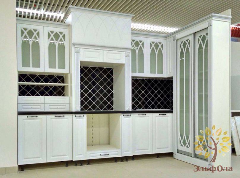 угловая кухня со шкафом в Хабаровске