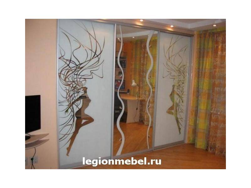 шкаф с матовыми стеклами в Хабаровске