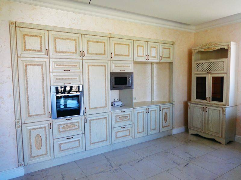 большая встроенная кухня в Хабаровске