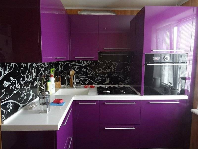 фиолетовая угловая кухня фасады эмаль в Хабаровске