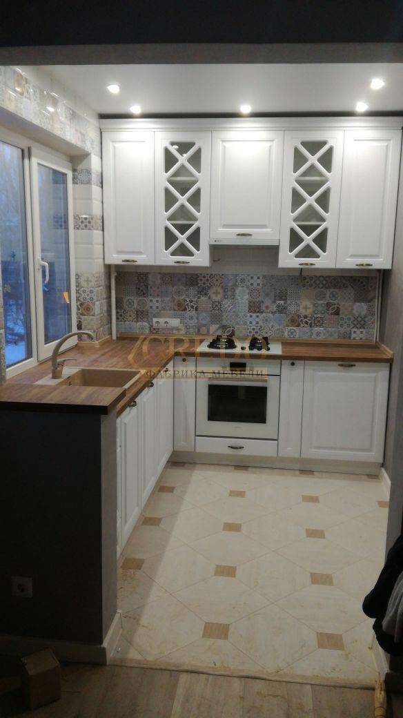 компактная белая кухня в Хабаровске