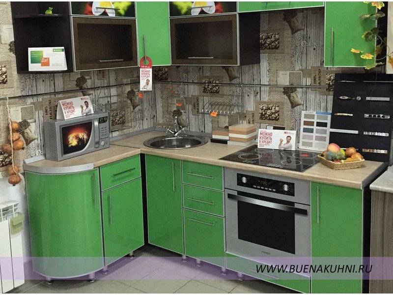 угловая кухня в алюминиевой рамке в Хабаровске