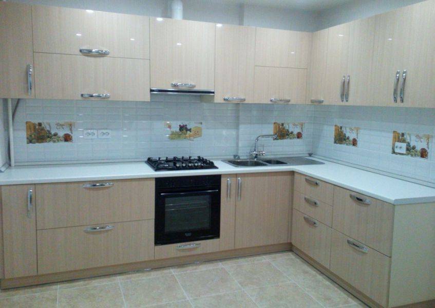 угловая бежевая кухня в Хабаровске