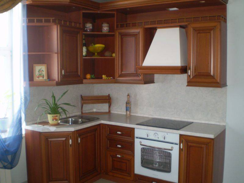 маленькая угловая кухня в Хабаровске