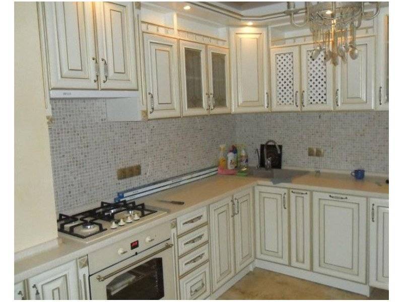 угловая кухня в классическом стиле в Хабаровске