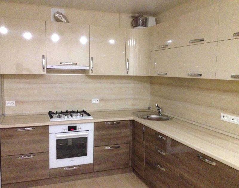 бежевая угловая кухня в Хабаровске