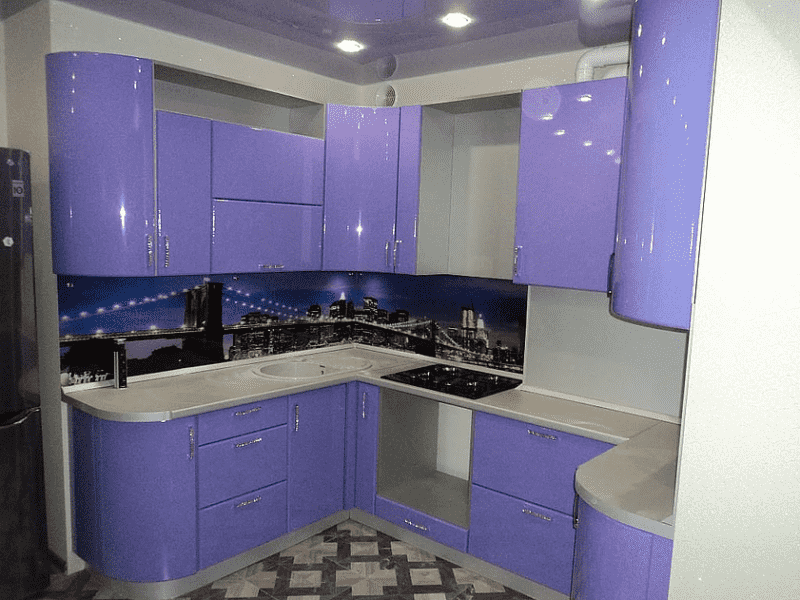 сиреневая радиусная кухня в Хабаровске