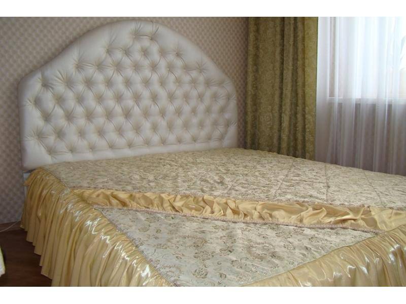 кровать с высоким изголовьем в Хабаровске