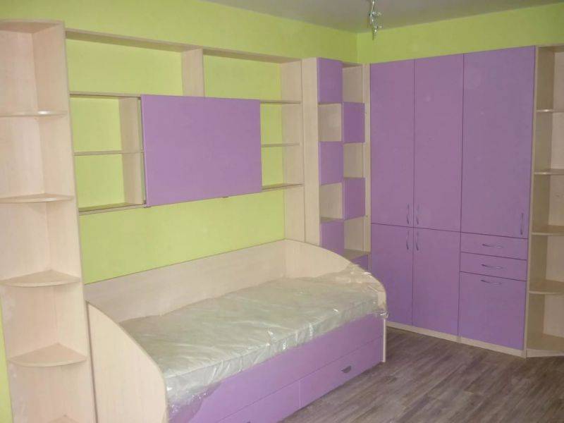 фиолетовая стенка в детскую в Хабаровске