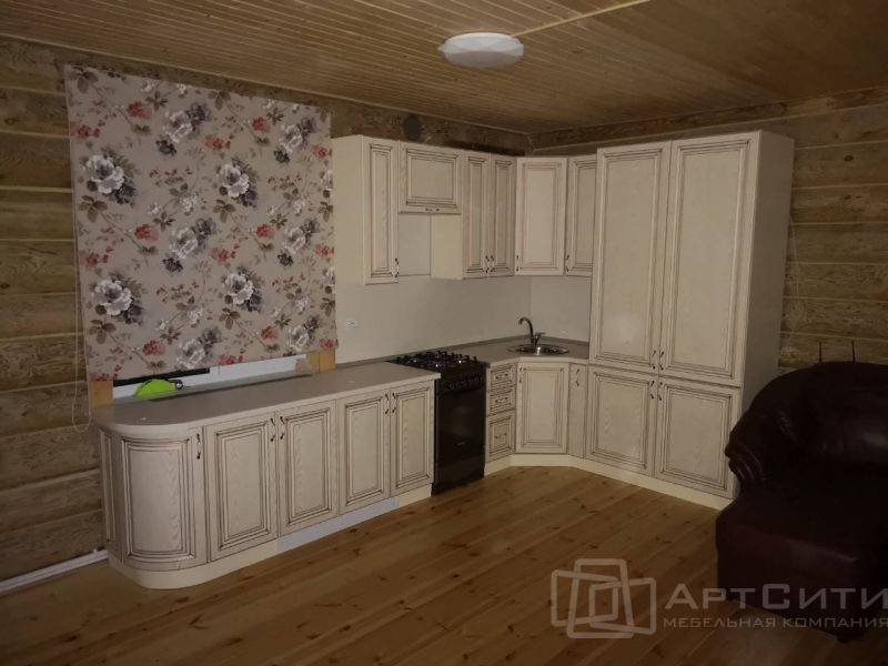 угловая кухня с патиной в Хабаровске