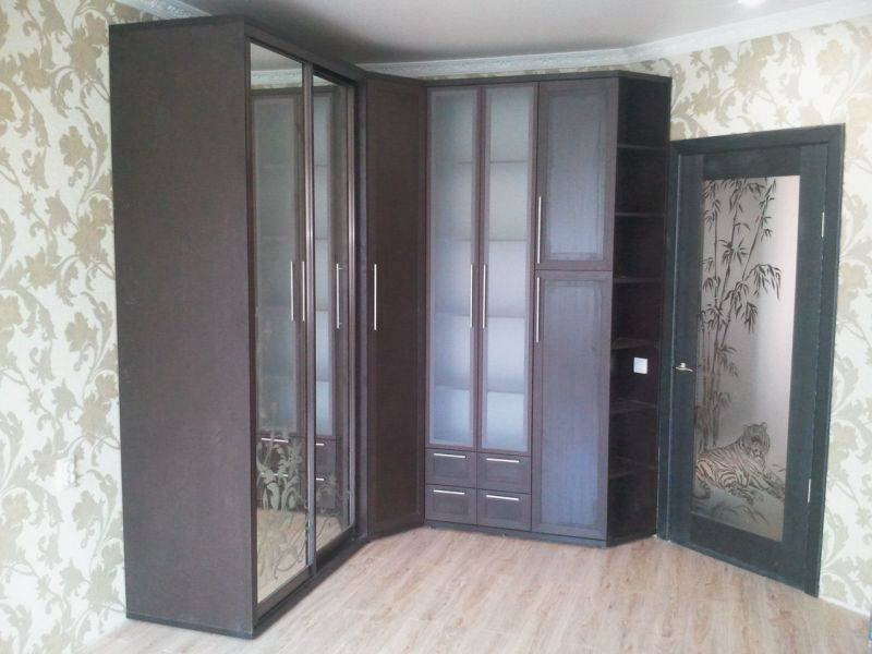 большой угловой шкаф в коридор в Хабаровске