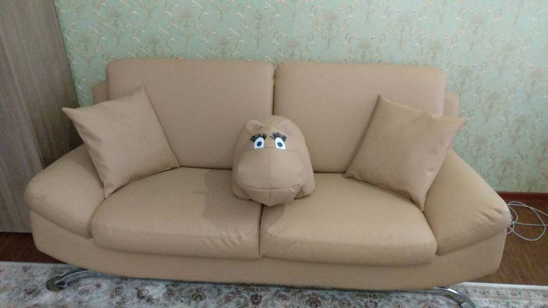 светлый прямой диван в Хабаровске