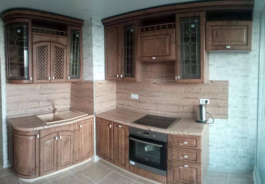 компактная кухня в классическом стиле в Хабаровске