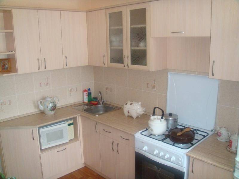 угловая бежевая кухня в Хабаровске