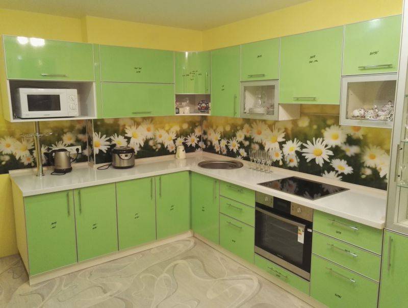 угловая кухня зеленая в Хабаровске