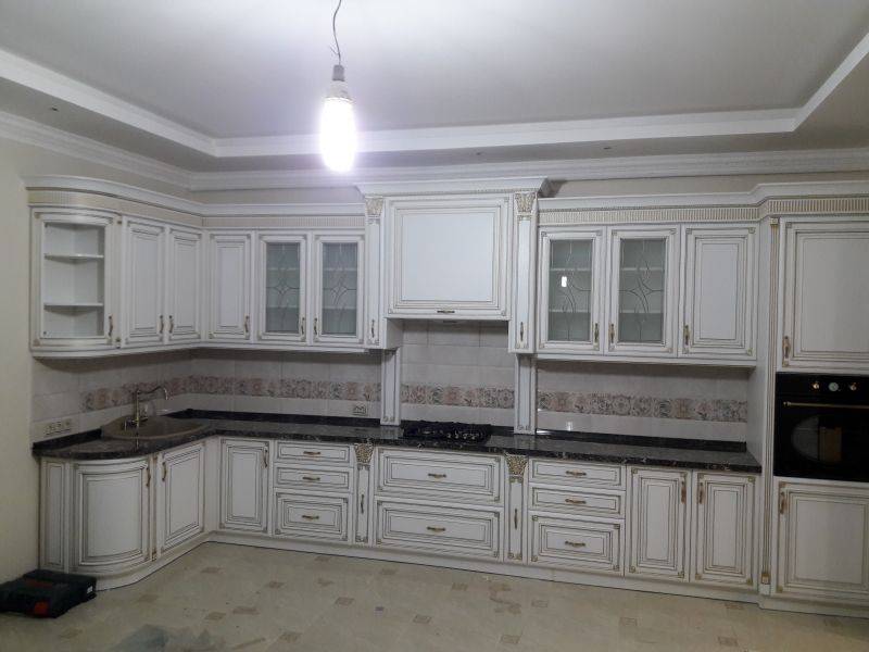 угловая кухня из дерева в Хабаровске