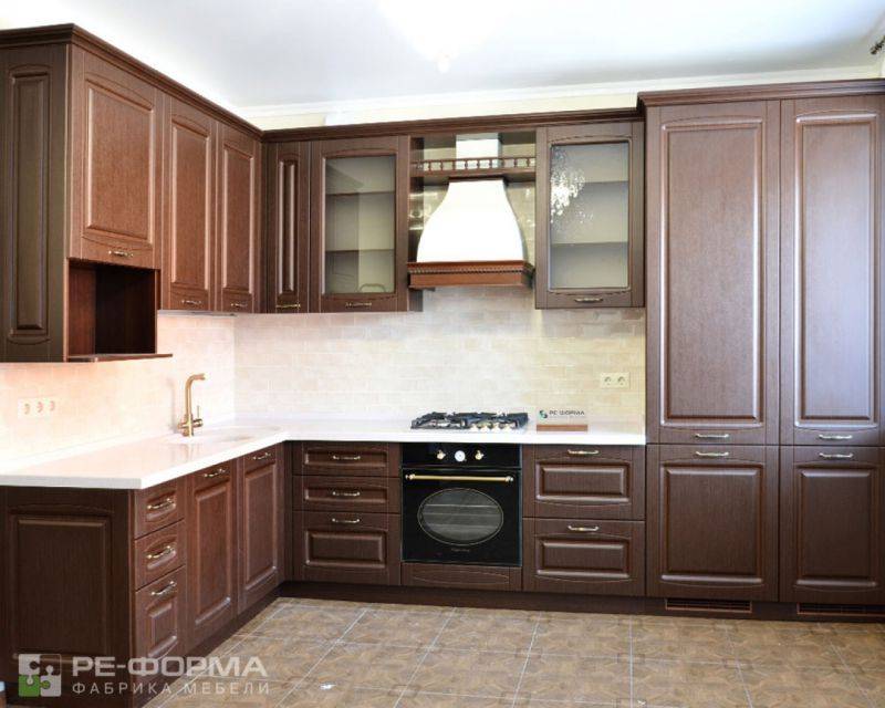 угловая классическая кухня 003 в Хабаровске