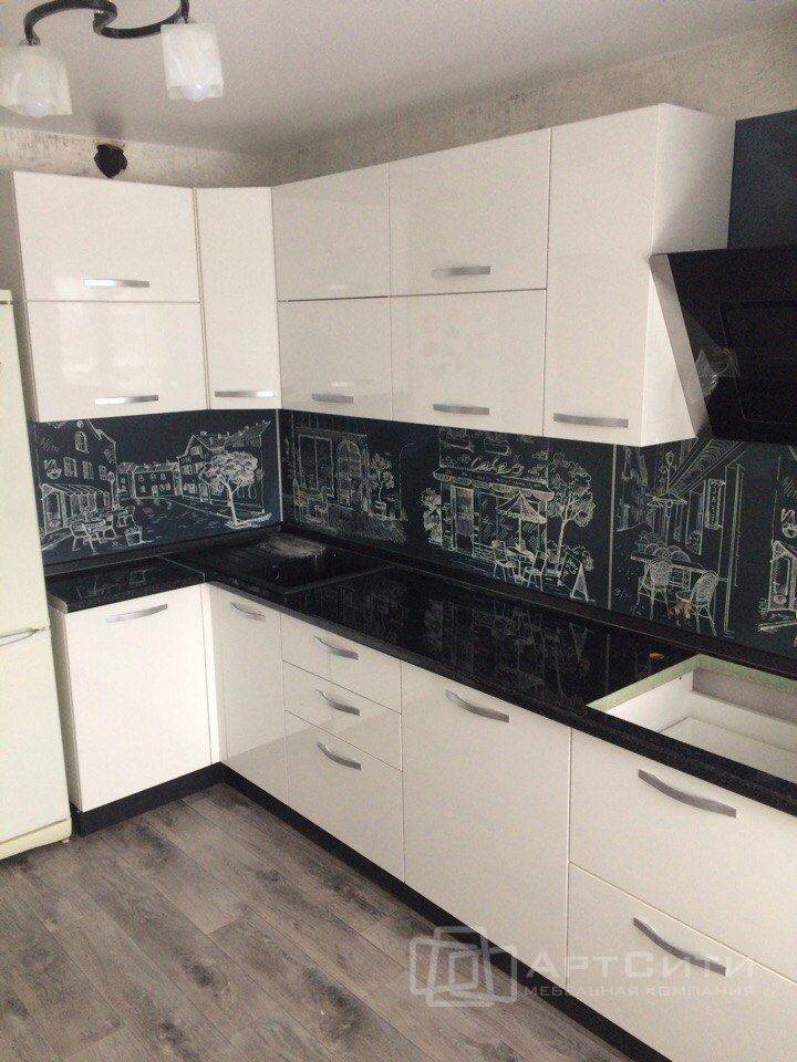 угловая глянцевая кухня в Хабаровске