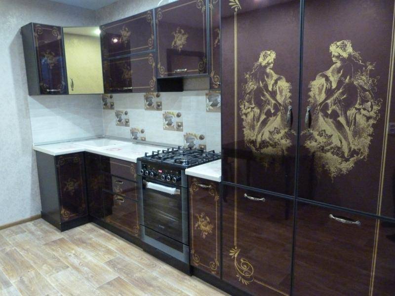 кухня угловая с рисунком из золота в Хабаровске