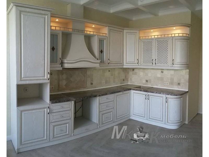 угловая кухня в классическом стиле в Хабаровске