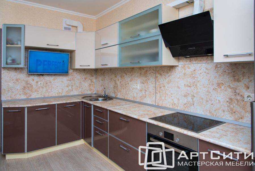 угловая бежевая кухня в Хабаровске