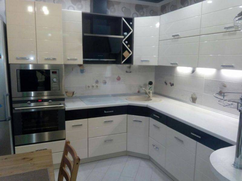 угловая глянцевая кухня в Хабаровске
