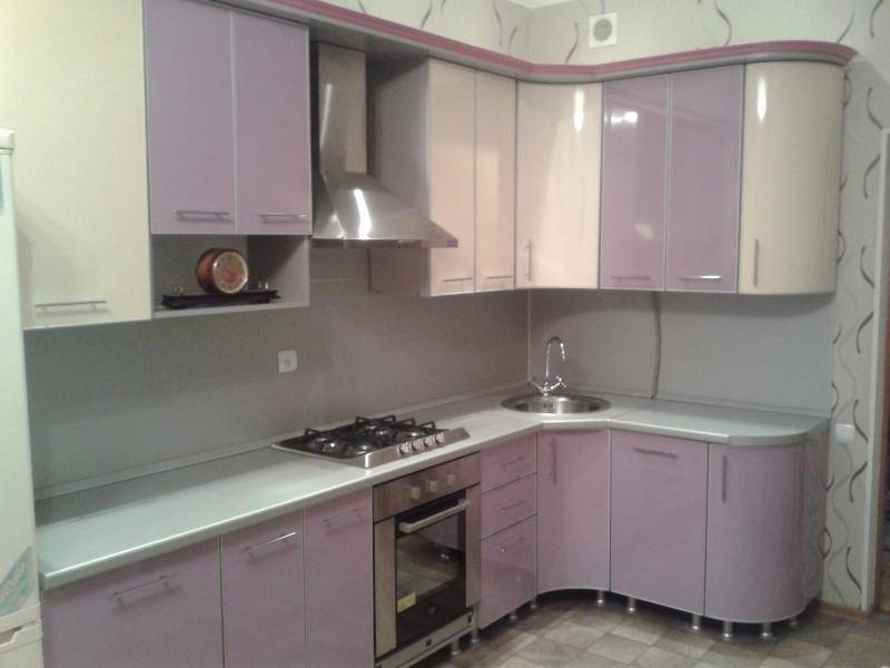 светлая кухня из пластика в Хабаровске