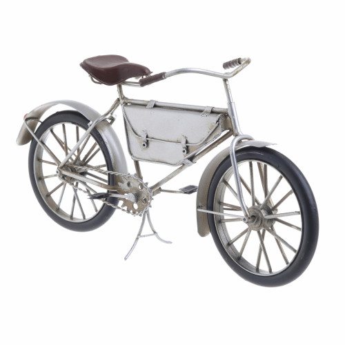 модель bicycle серебристого цвета в Хабаровске